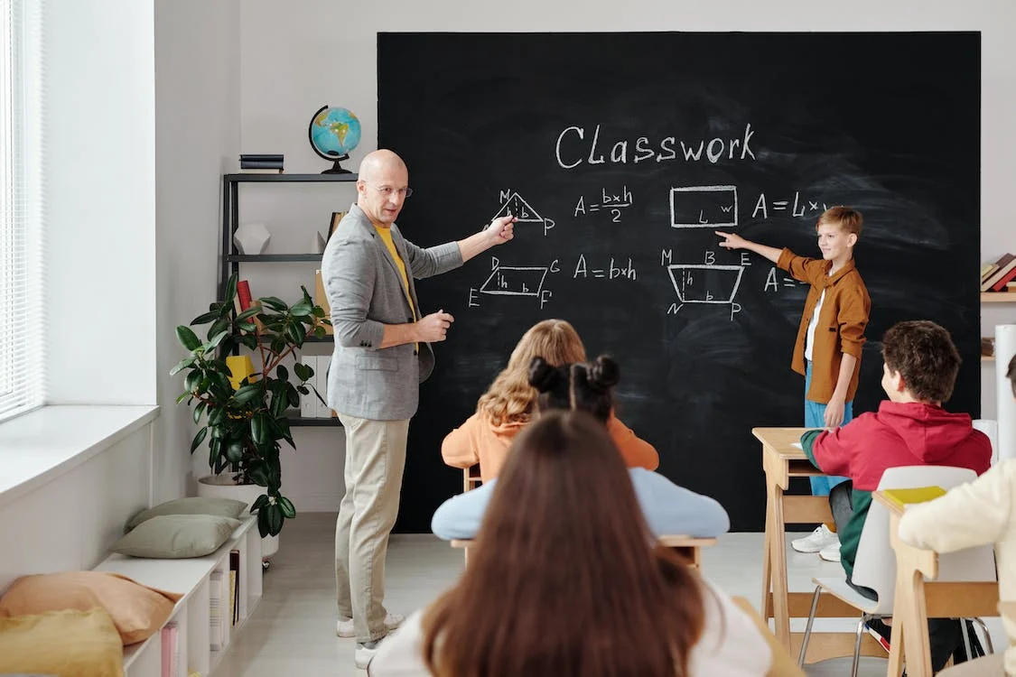 02 Dez O “porquê” por trás do mau comportamento em sala de aula — Heurística